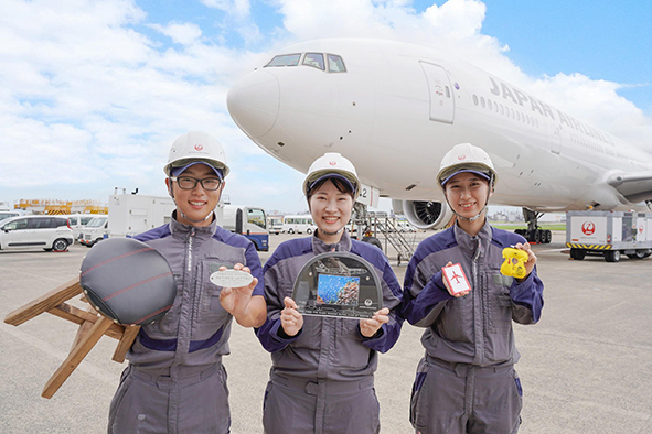 DELTA航空　オリジナル　アルミボトル＆ウイング JALエンジニアリング、航空機廃材活用したオリジナル商品販売